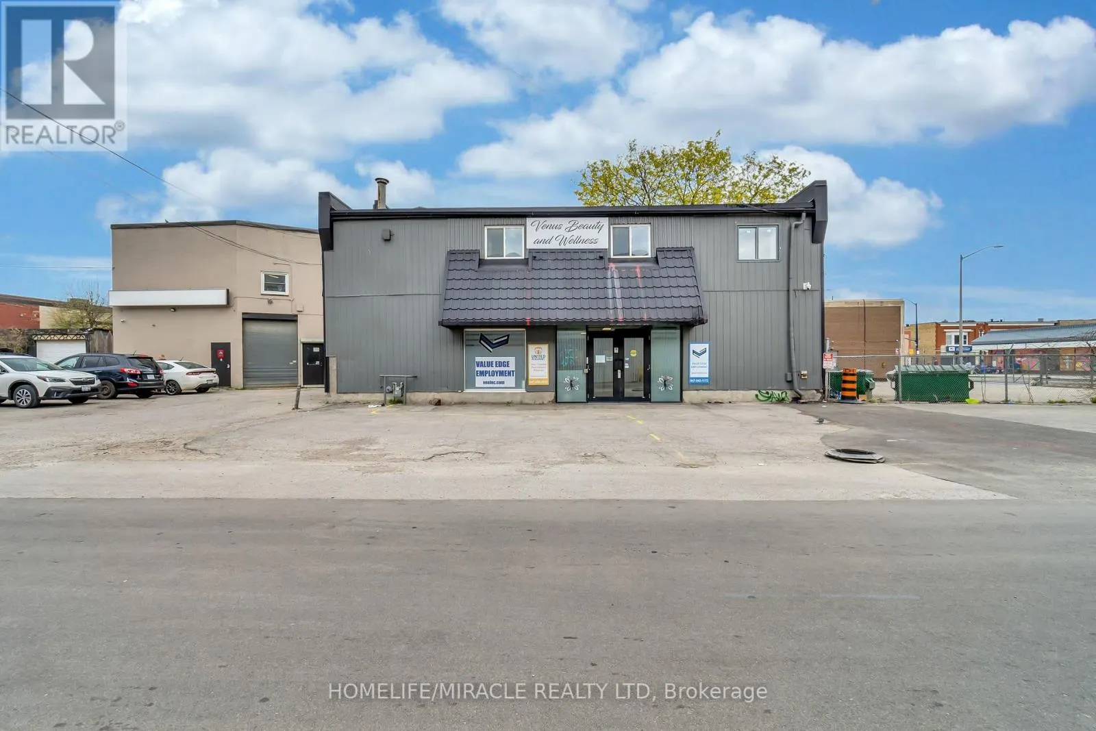 389 LYLE STREET