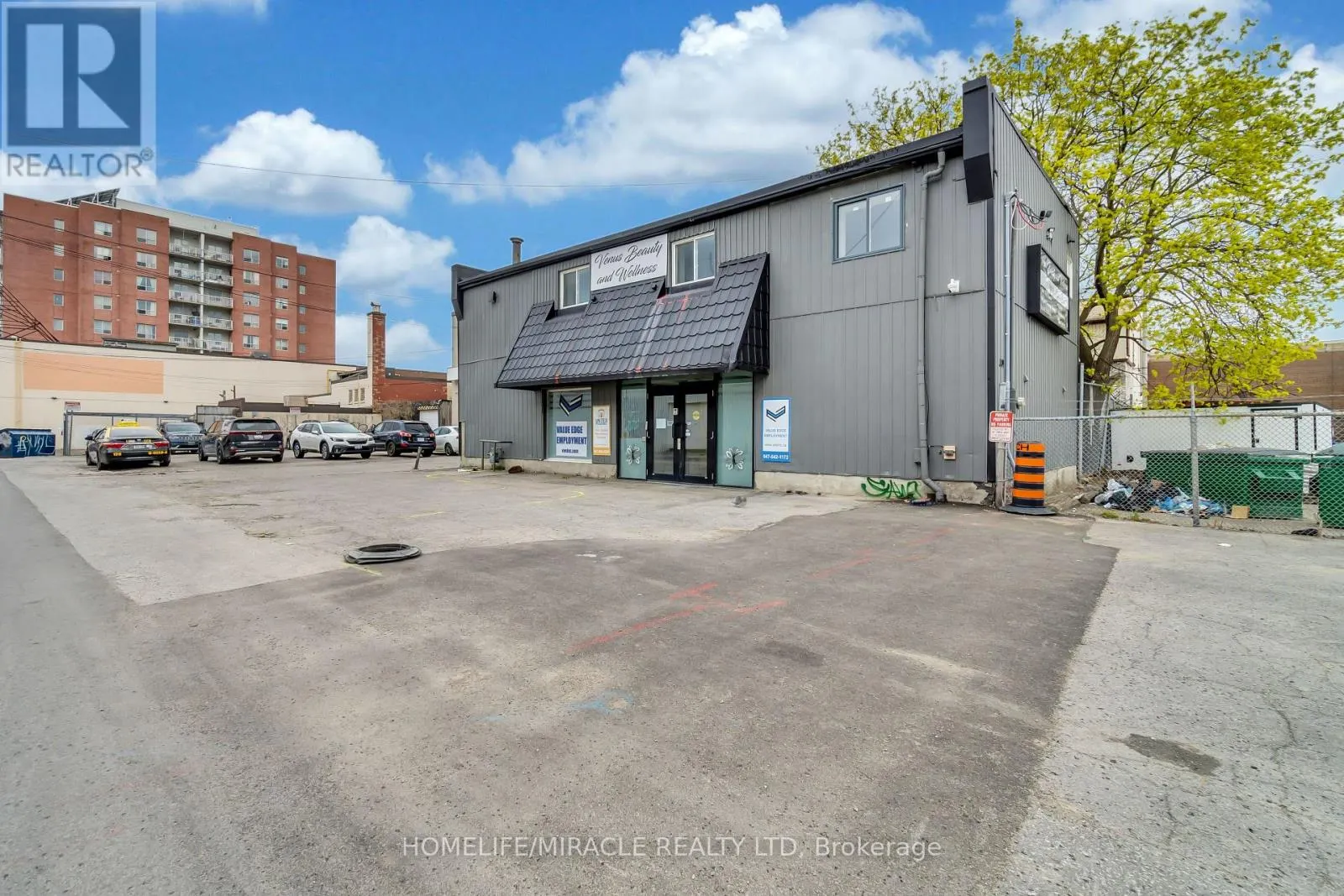 389 LYLE STREET