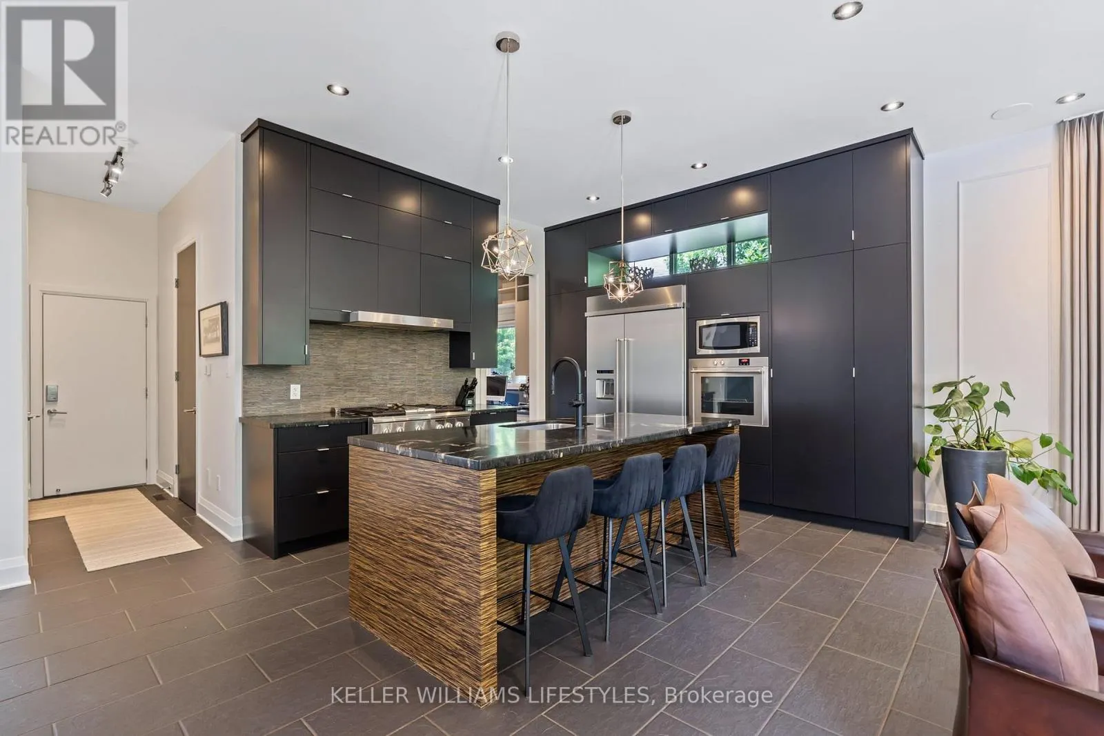 649 VALLEYSTREAM WALK
