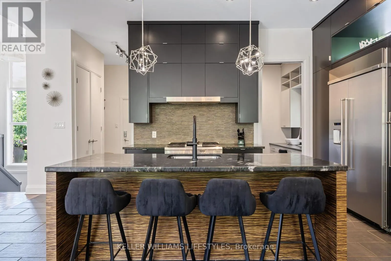649 VALLEYSTREAM WALK