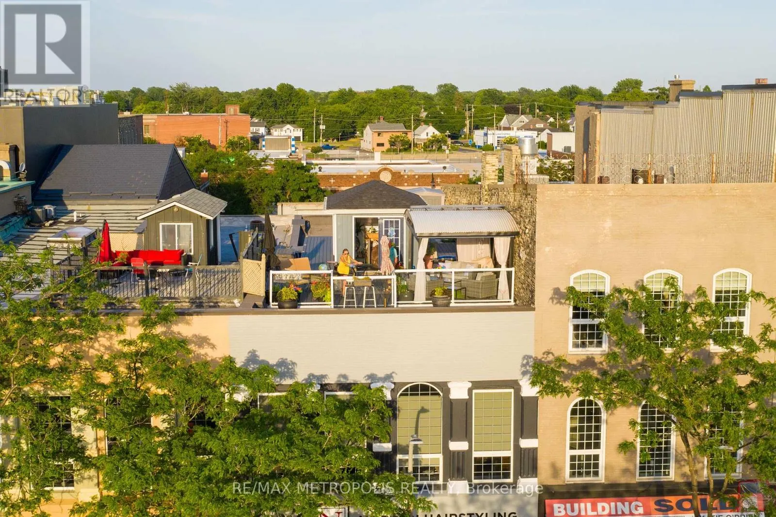 UPPER - 182 FRONT STREET N