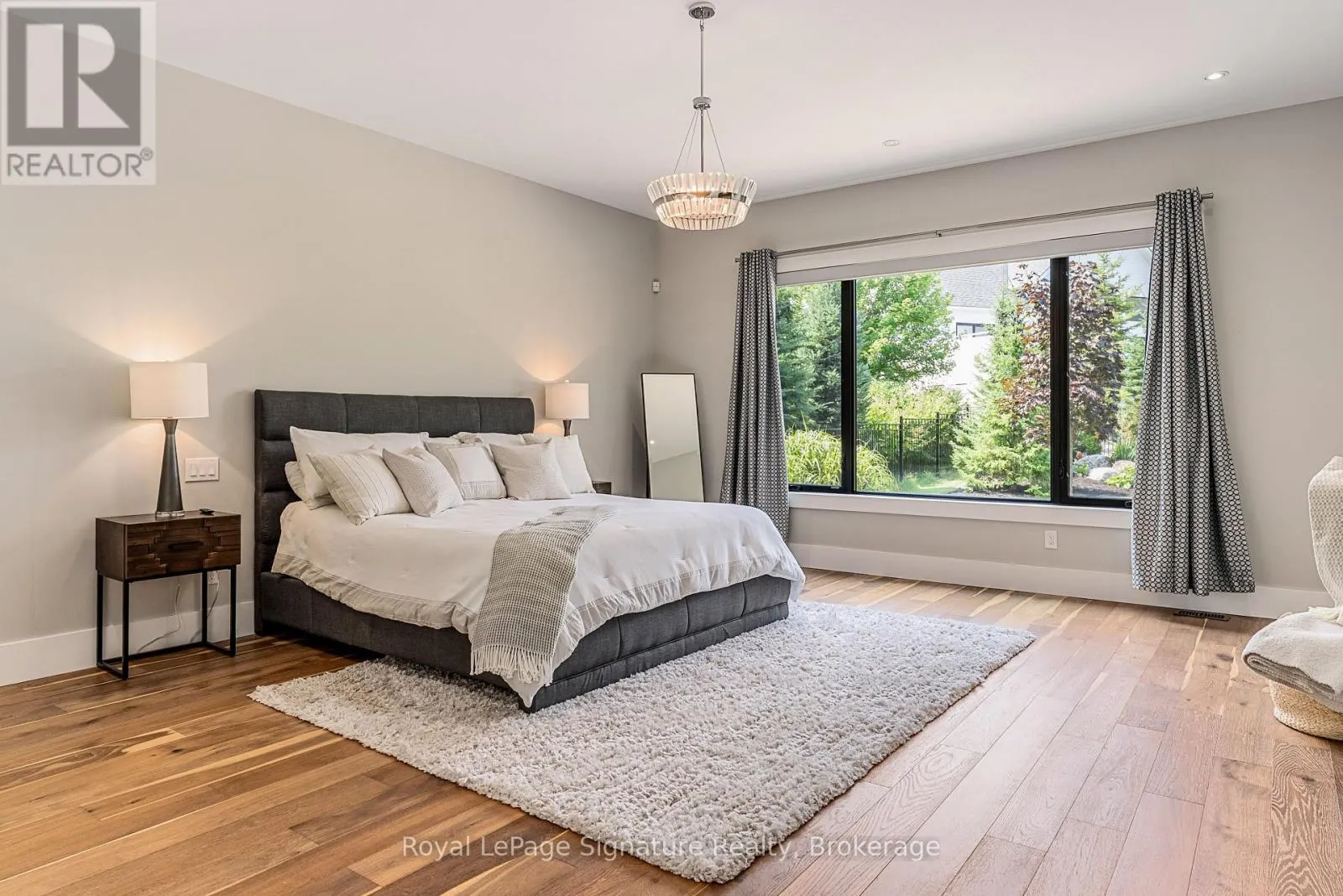 128 ARNOT CRESCENT