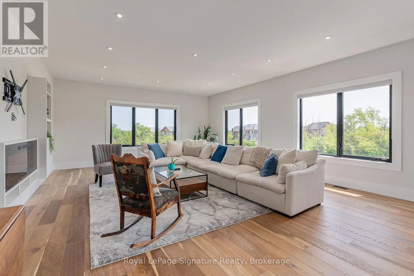 128 ARNOT CRESCENT