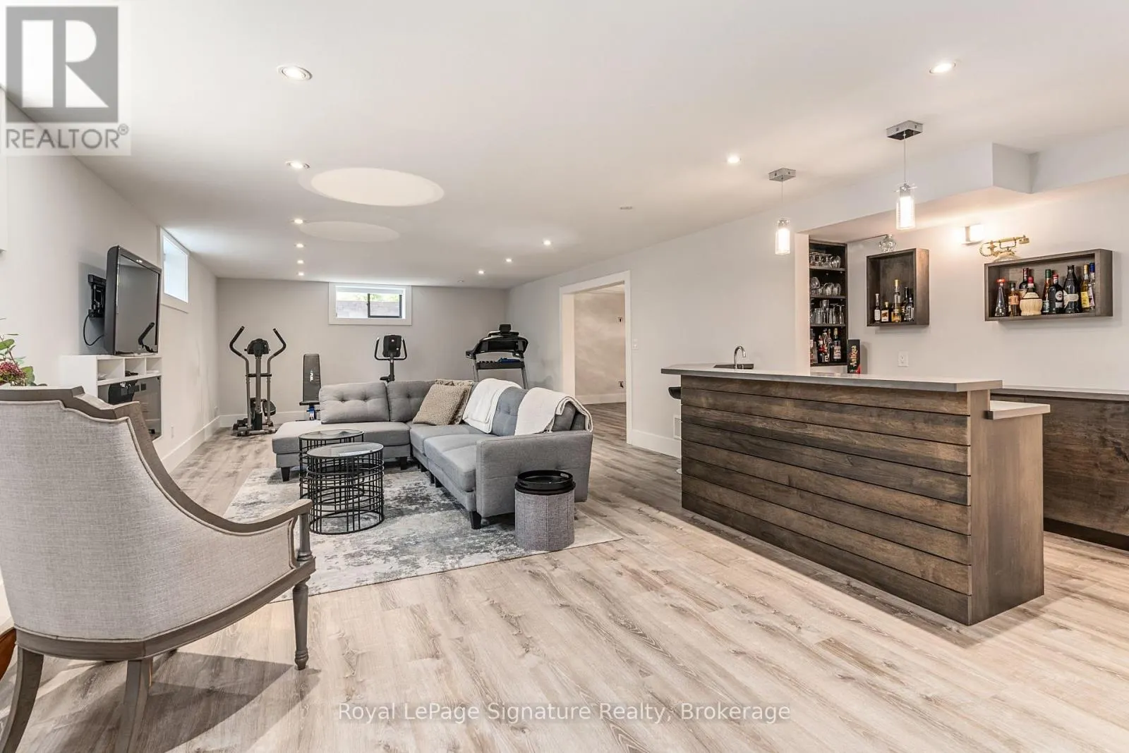 128 ARNOT CRESCENT