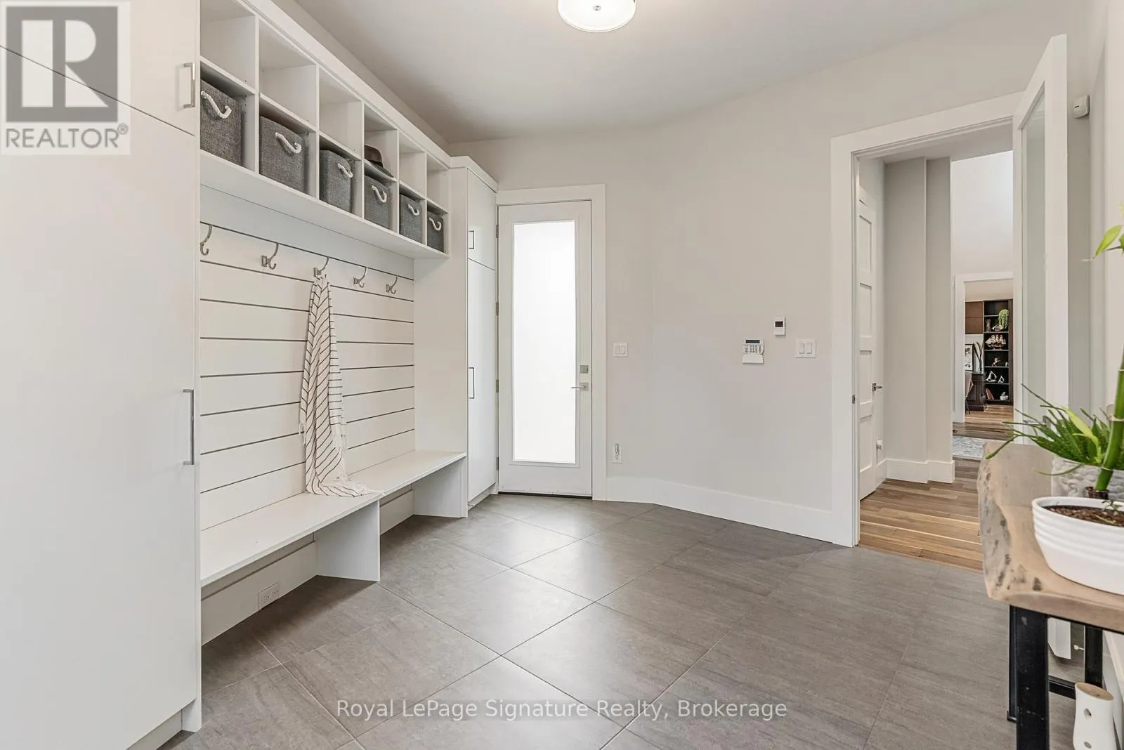 128 ARNOT CRESCENT