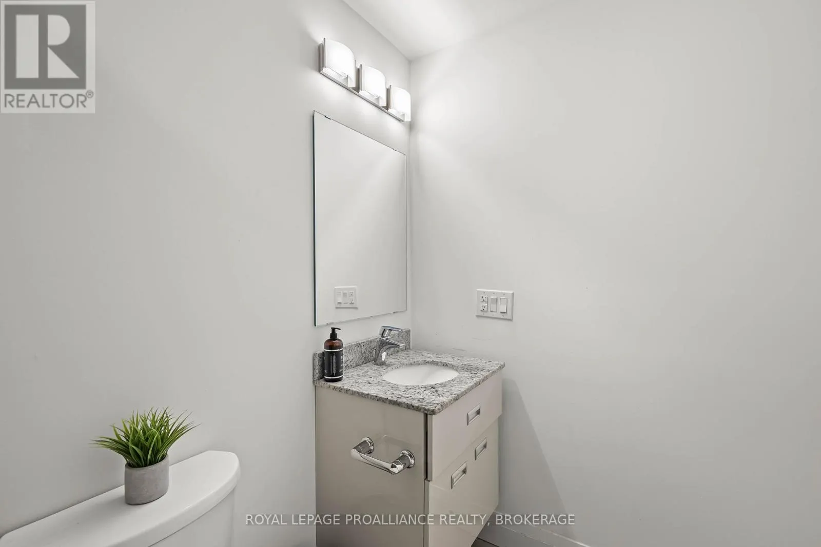 914 - 652 PRINCESS STREET, #914