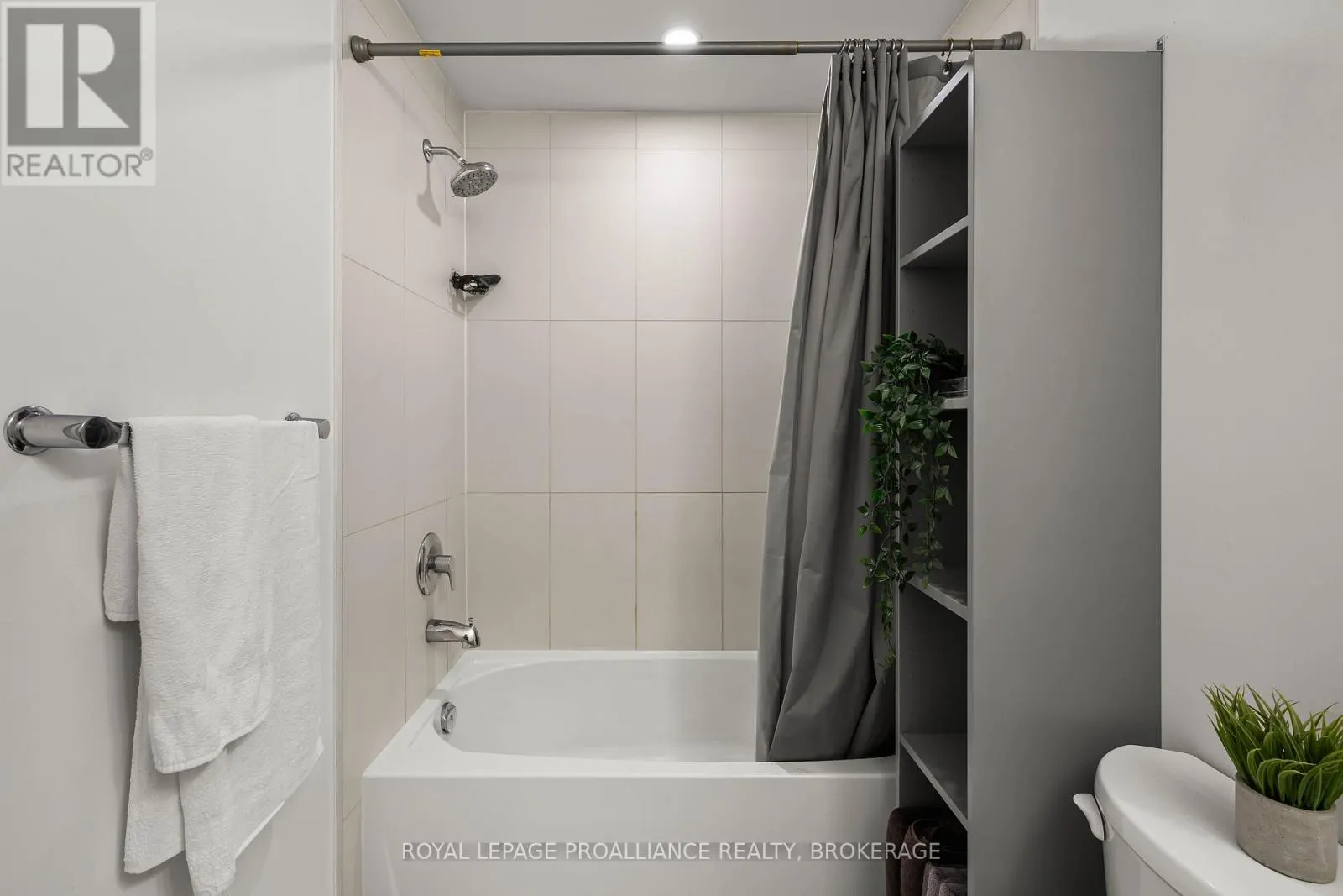 914 - 652 PRINCESS STREET, #914