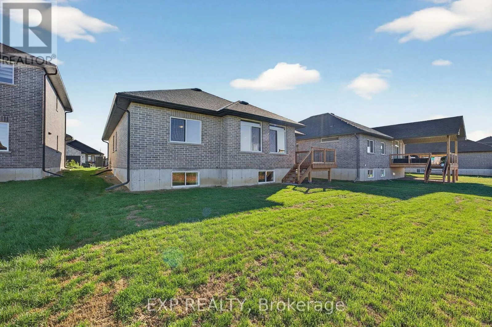 6 VAUGHN COURT