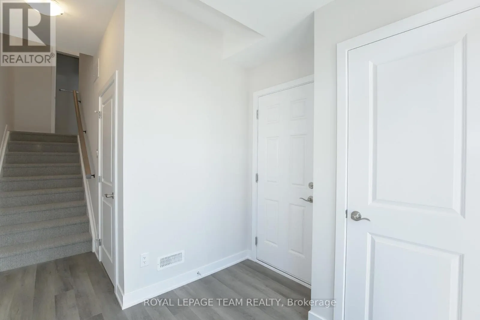 206 TUSSOCK PRIVATE