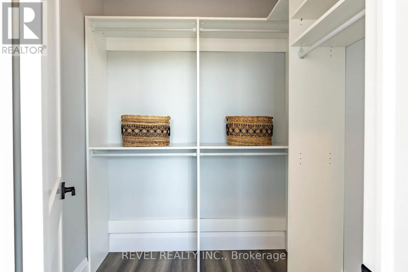 5 - 60 CHARLES STREET W