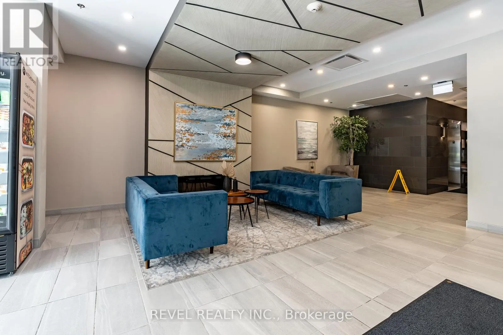 5 - 60 CHARLES STREET W