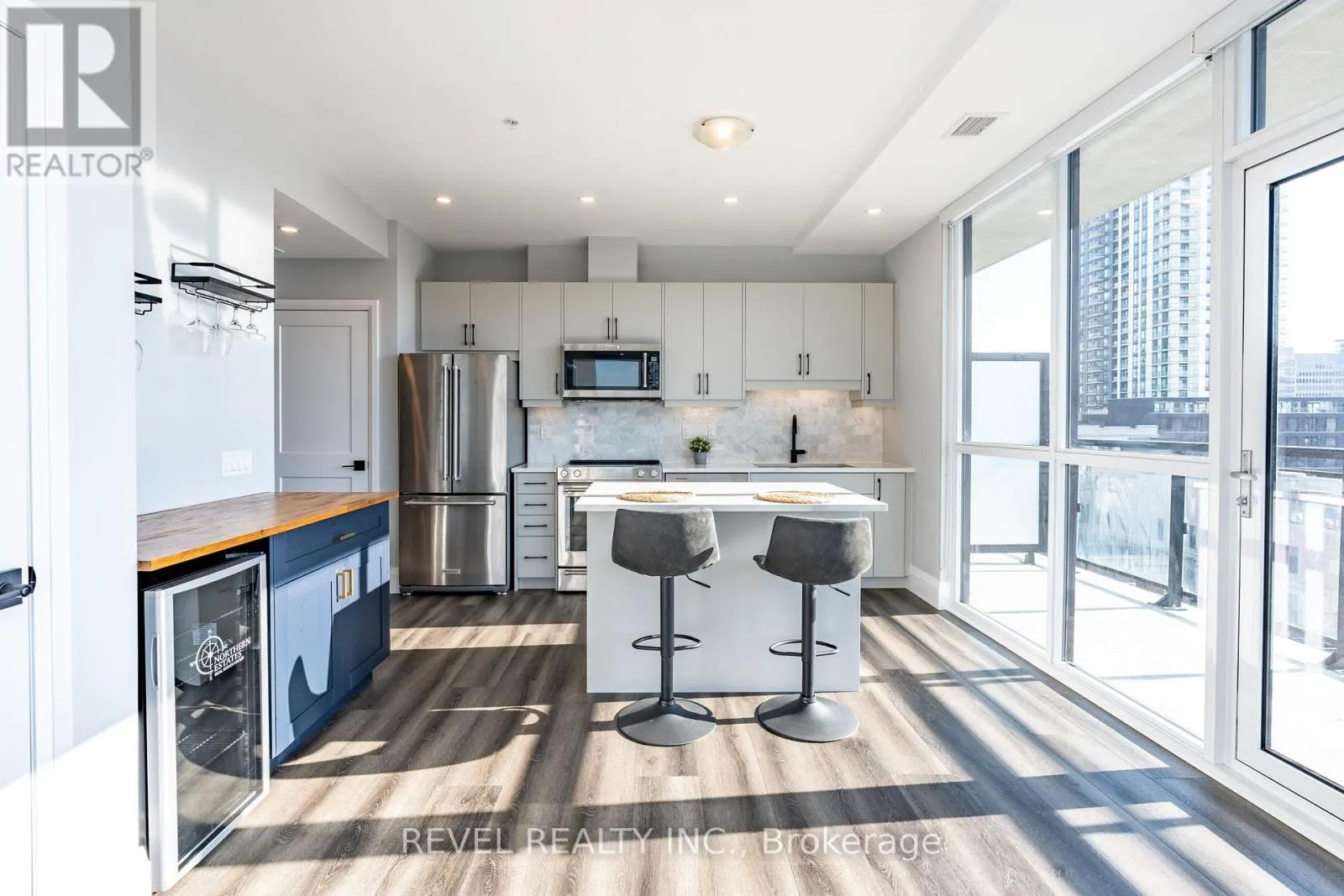 5 - 60 CHARLES STREET W