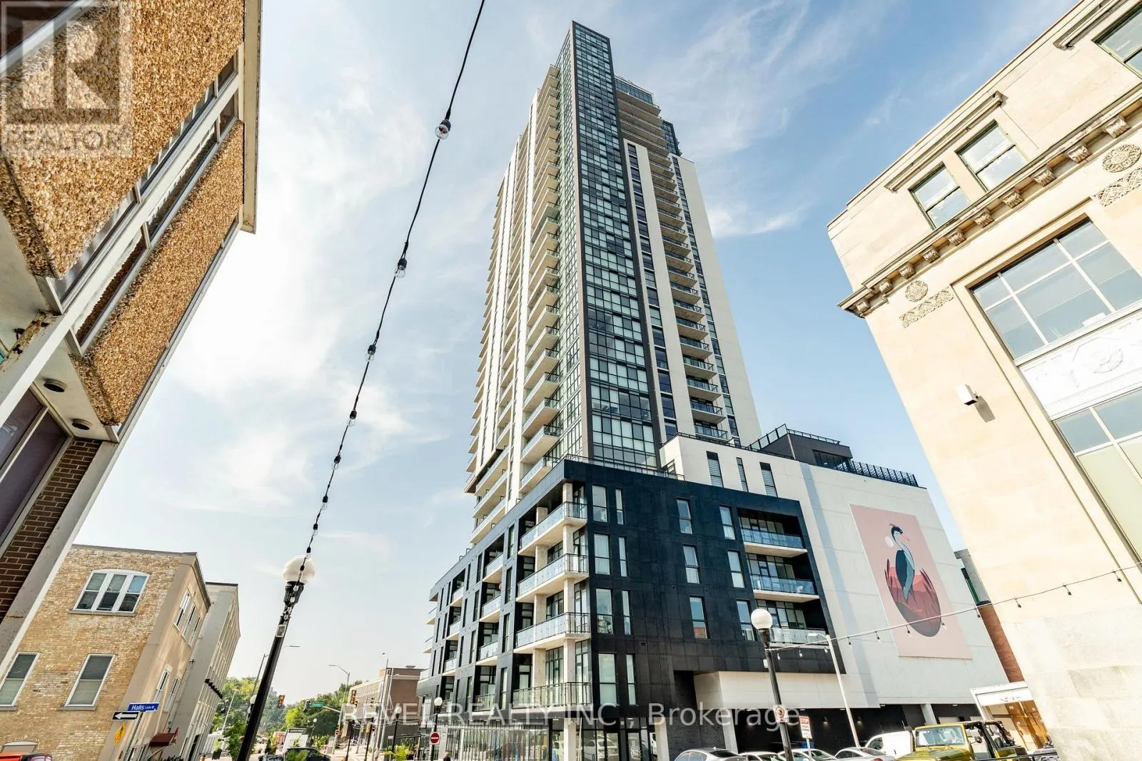 5 - 60 CHARLES STREET W