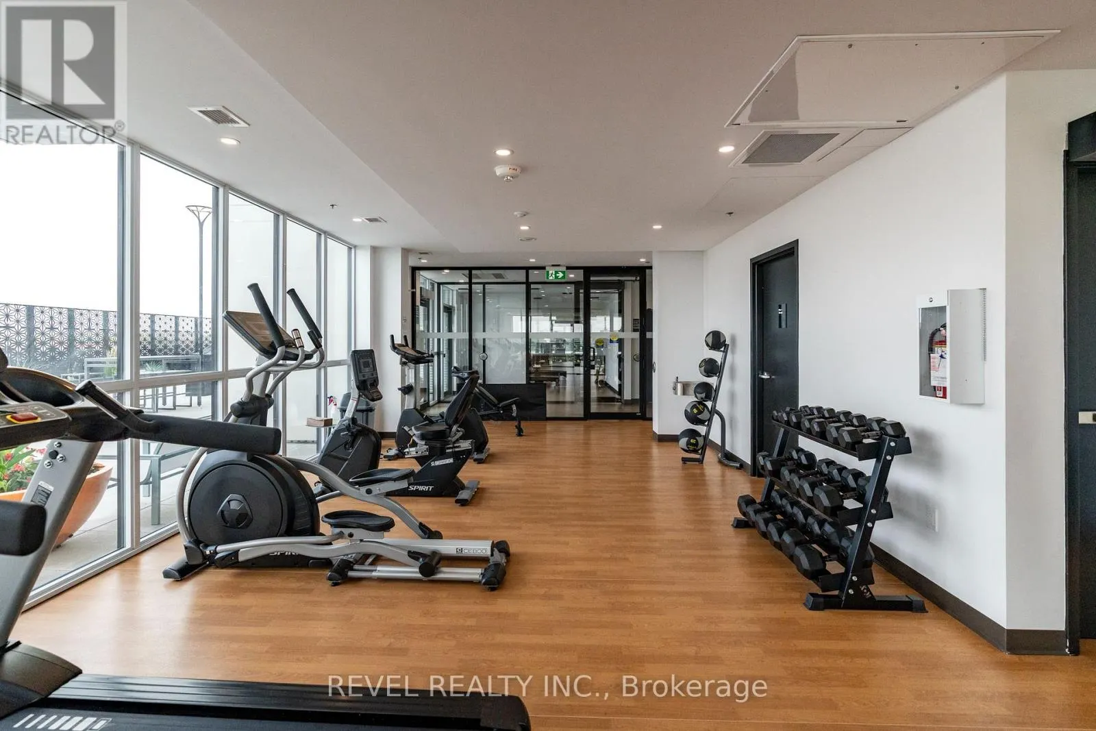 5 - 60 CHARLES STREET W