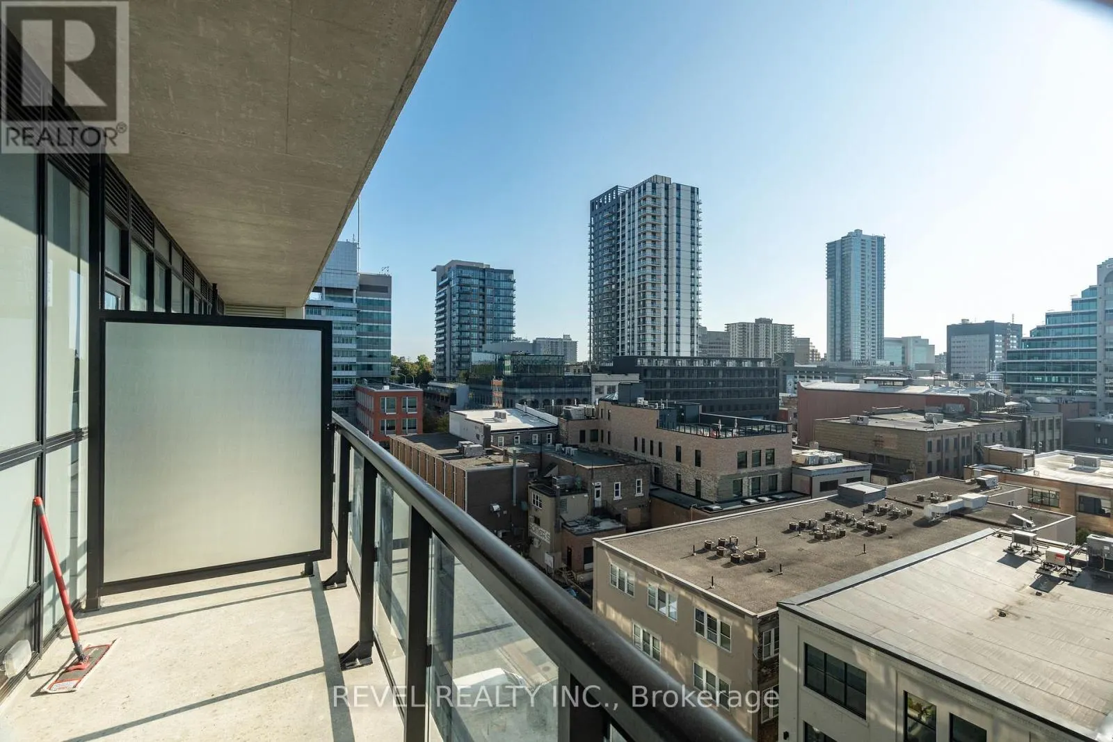 5 - 60 CHARLES STREET W
