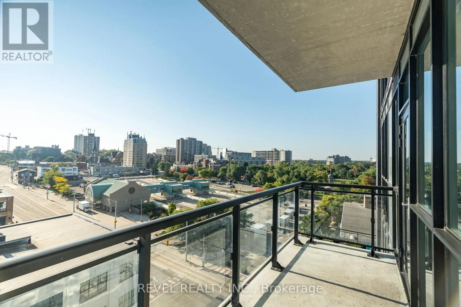 5 - 60 CHARLES STREET W