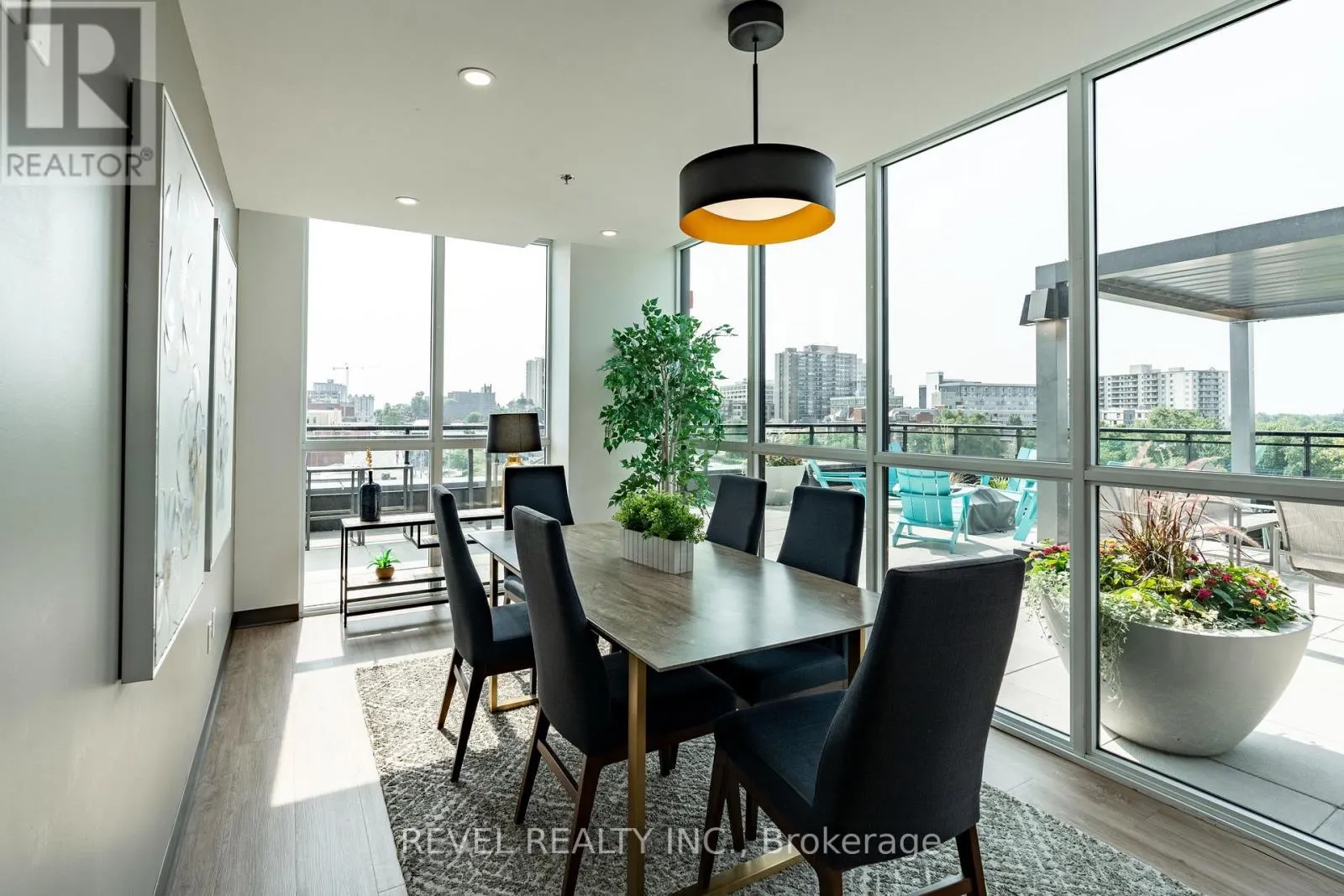5 - 60 CHARLES STREET W