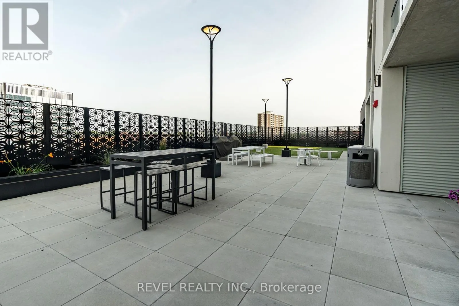 5 - 60 CHARLES STREET W