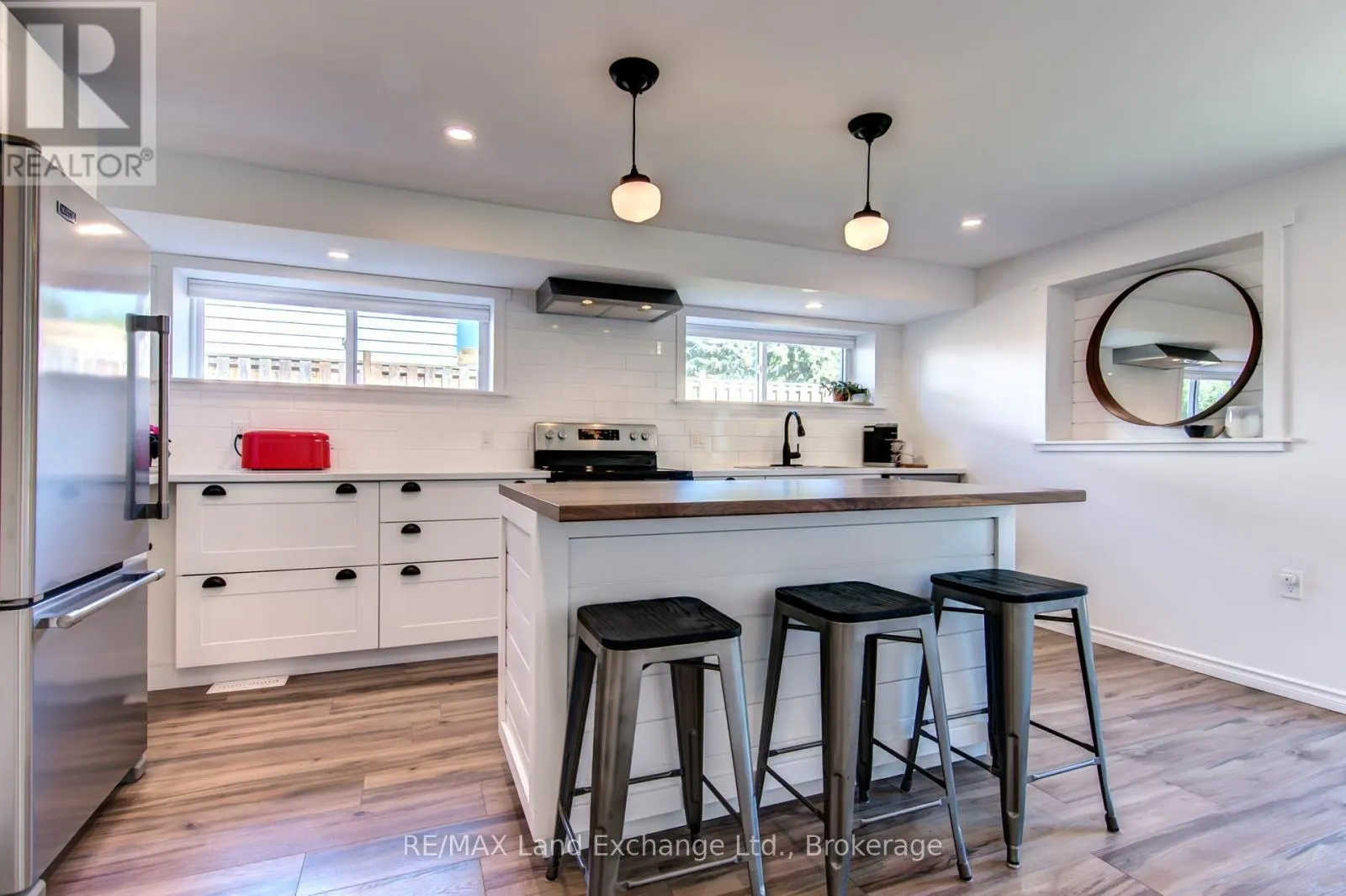 #2 - 511 WALES DRIVE, ##2
