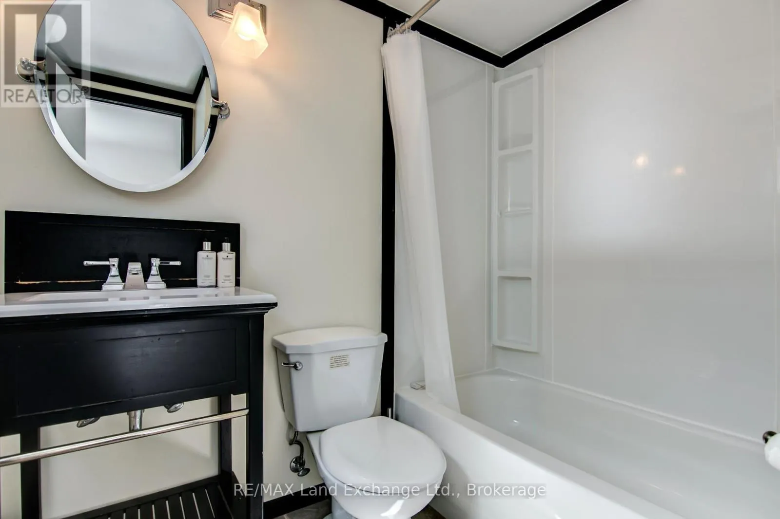 #2 - 511 WALES DRIVE, ##2