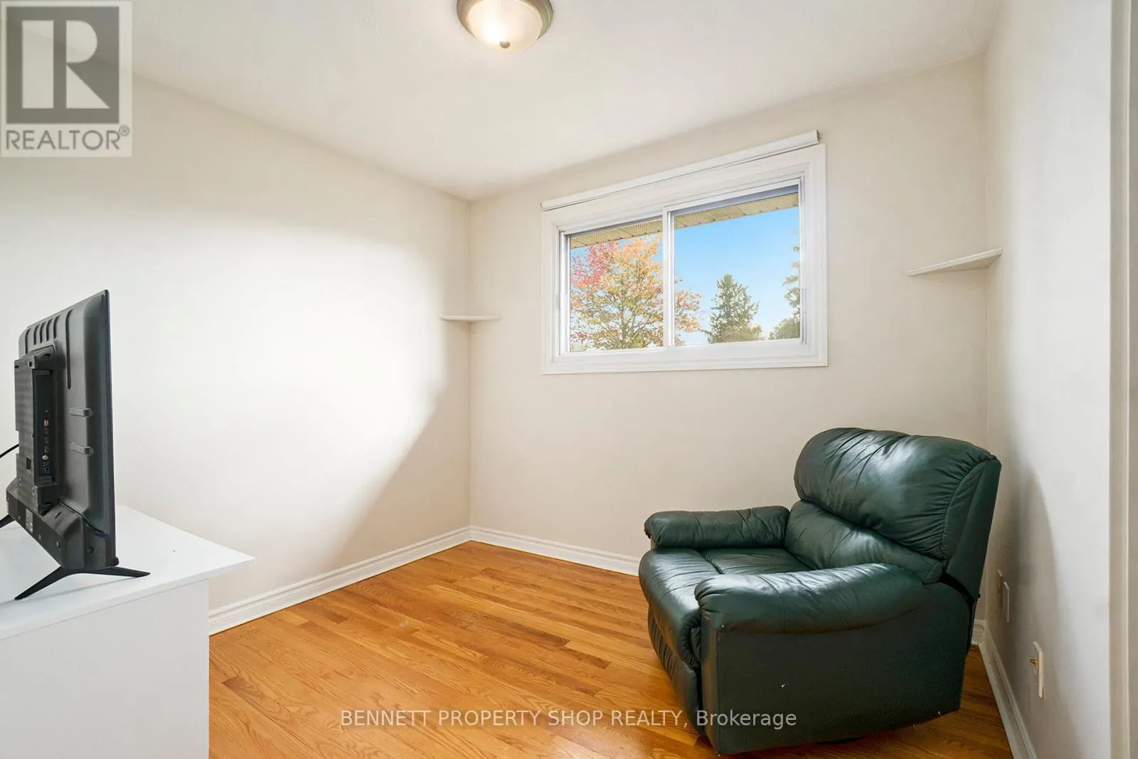 17 GLENMANOR DRIVE