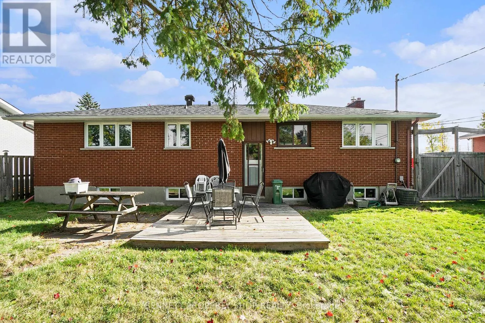 17 GLENMANOR DRIVE