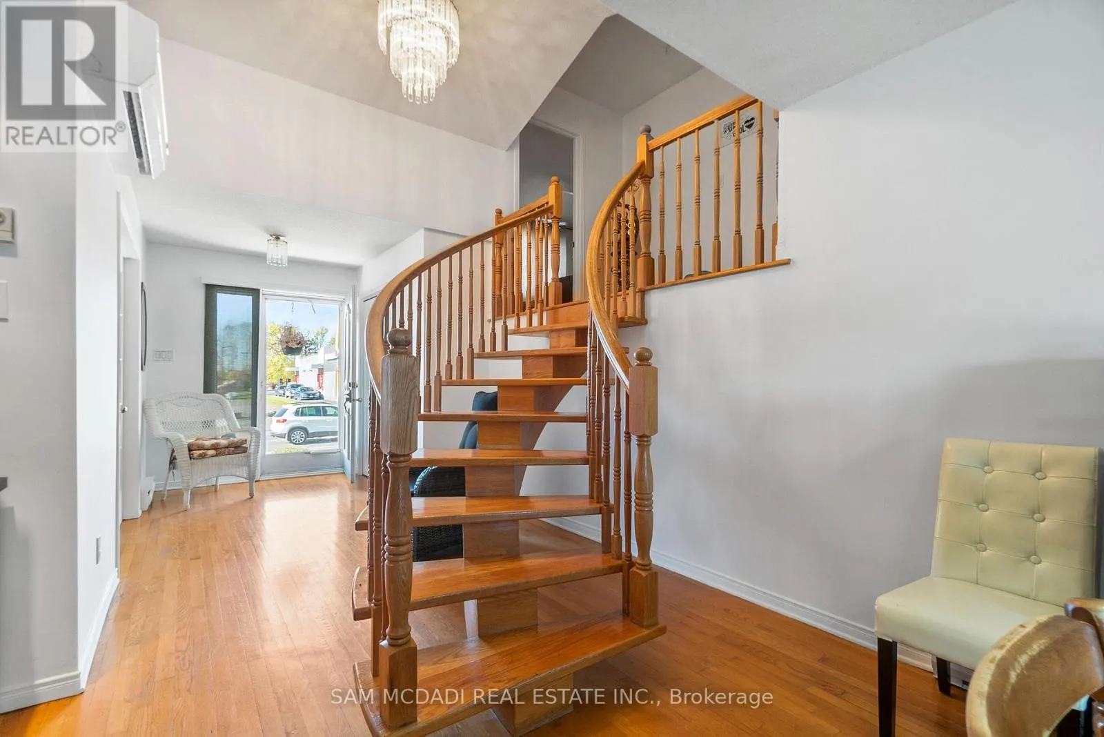 2705 LAURIER STREET