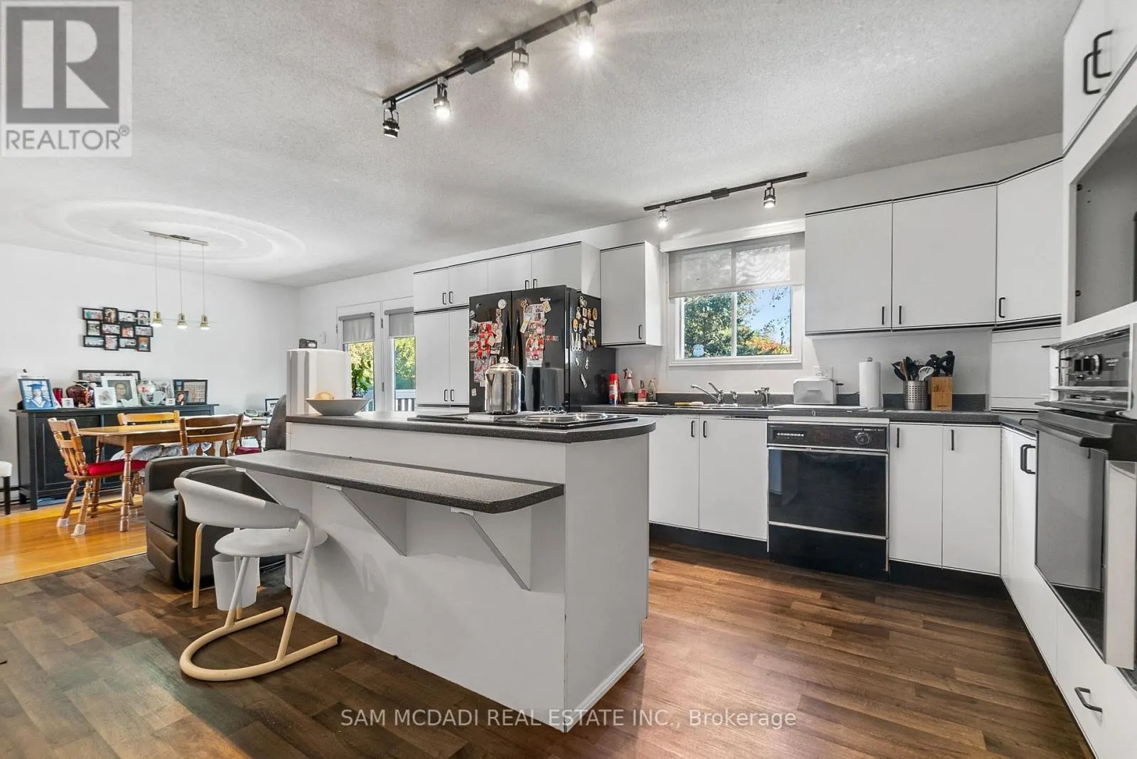 2705 LAURIER STREET