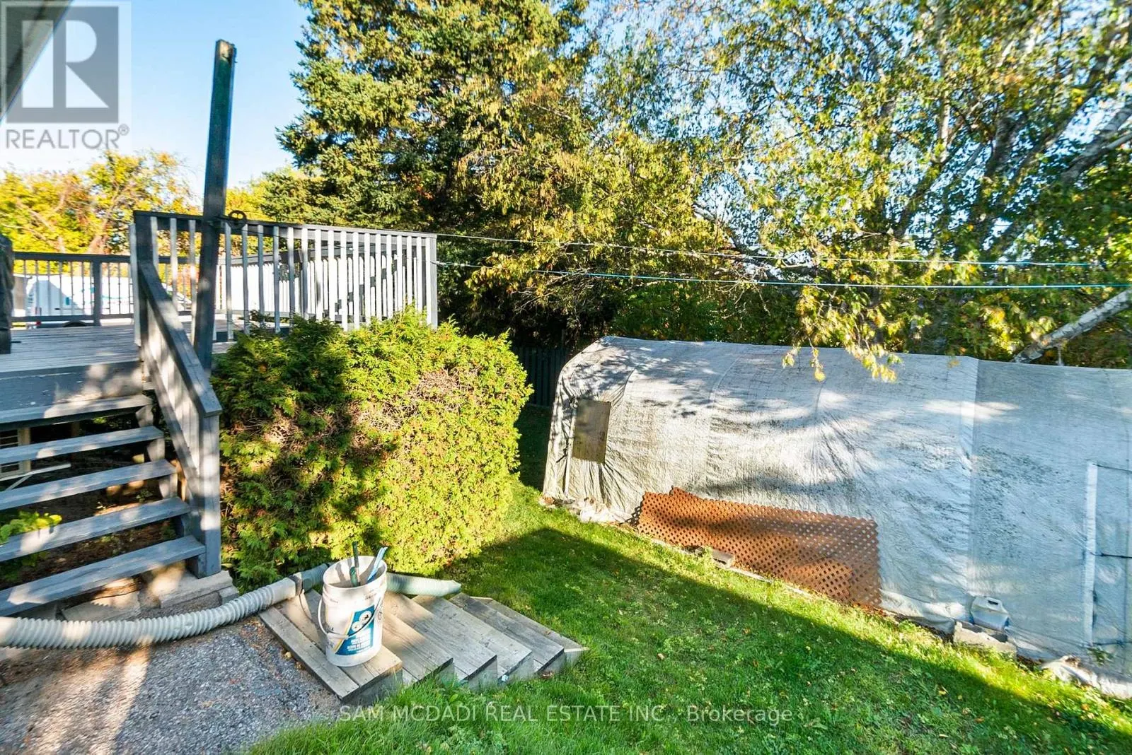 2705 LAURIER STREET