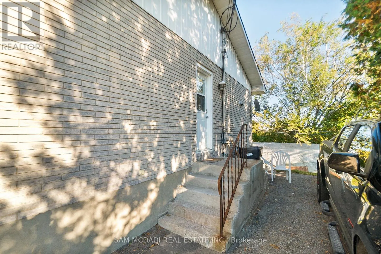 2705 LAURIER STREET
