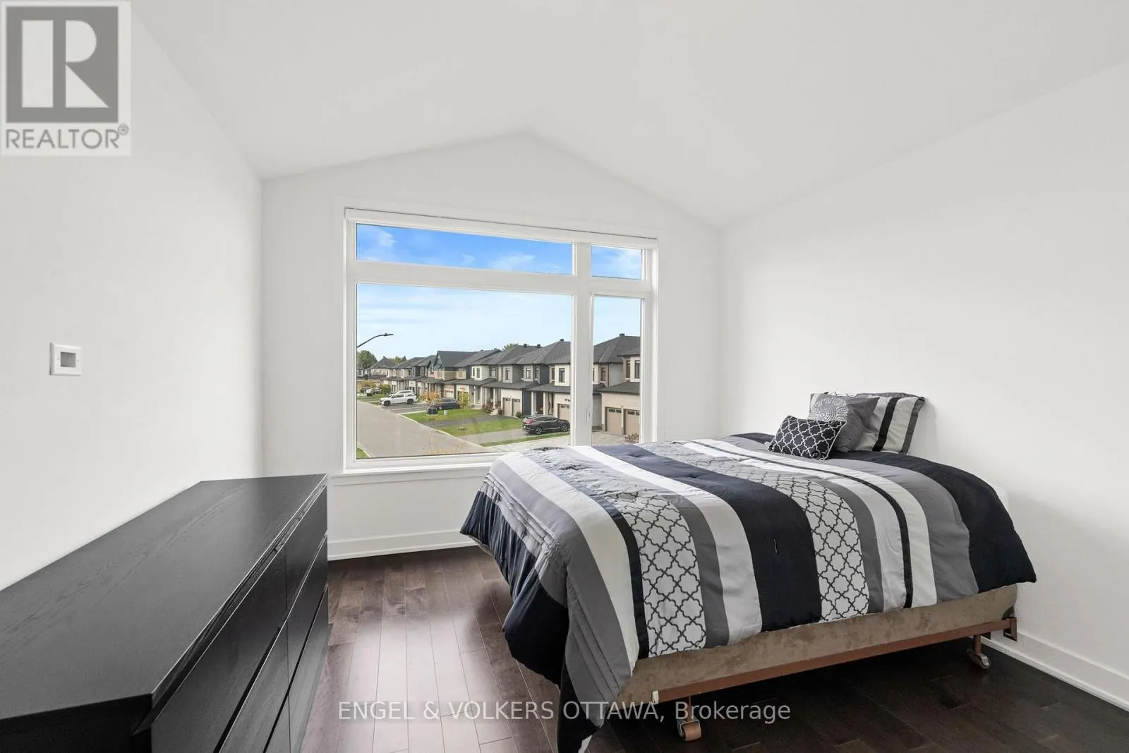 1047 HYDRANGEA AVENUE