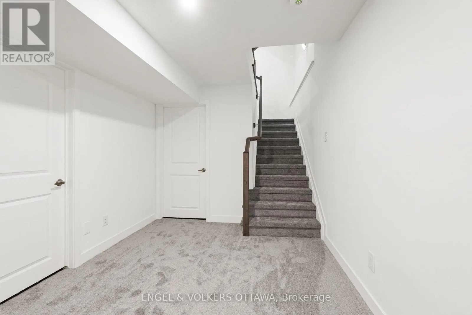1047 HYDRANGEA AVENUE