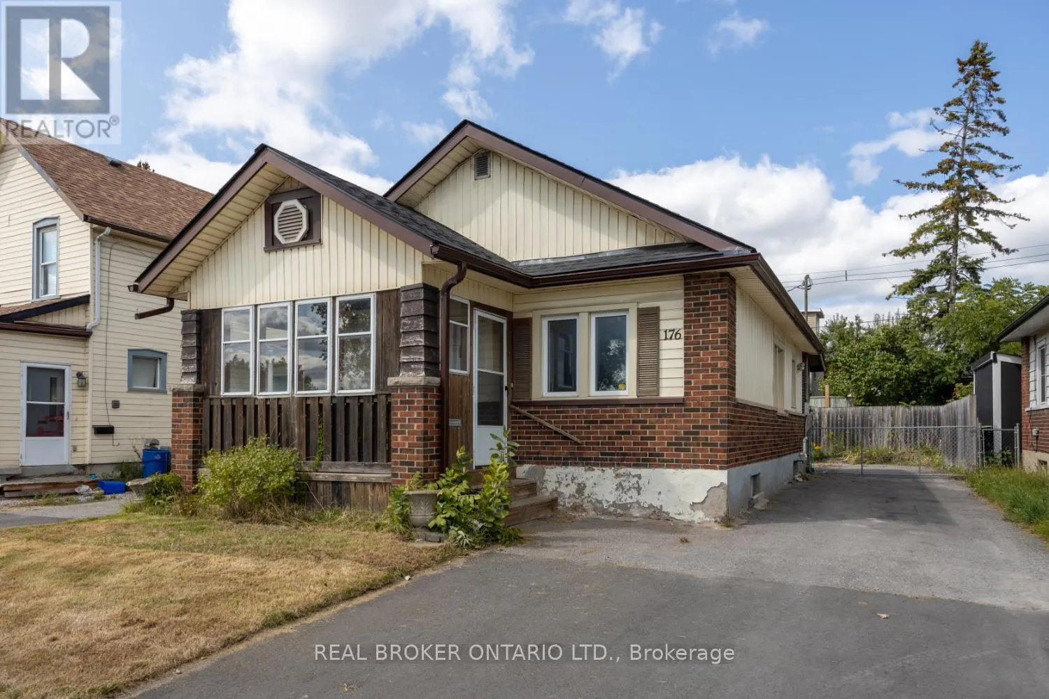176 LANSDOWNE STREET W