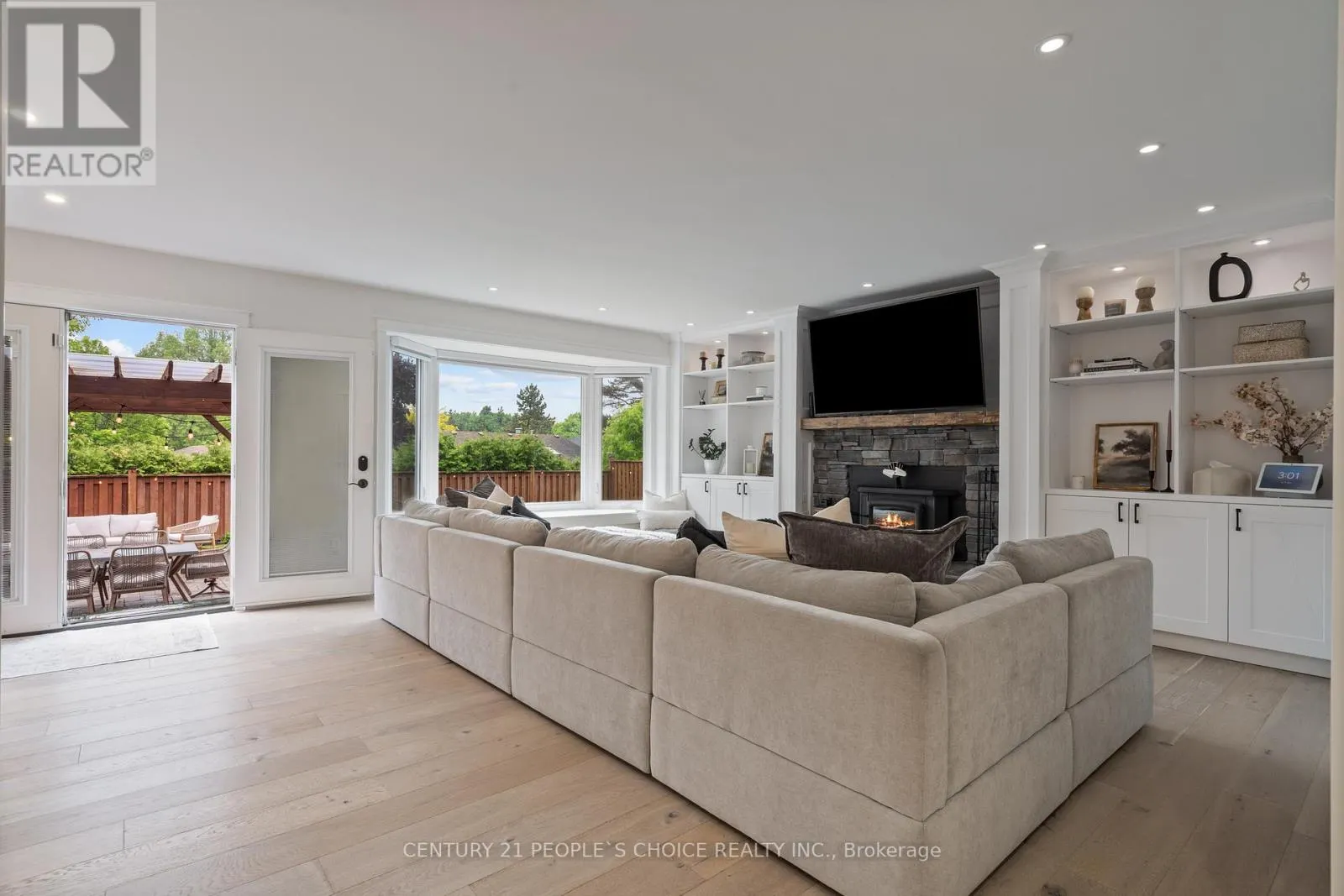 7 CARL CRESCENT