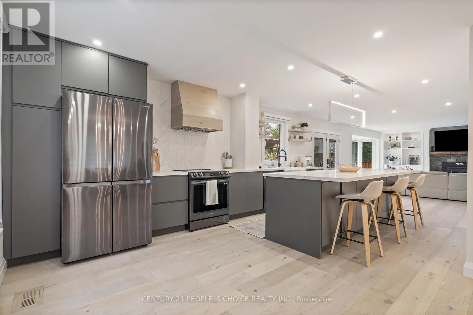 7 CARL CRESCENT