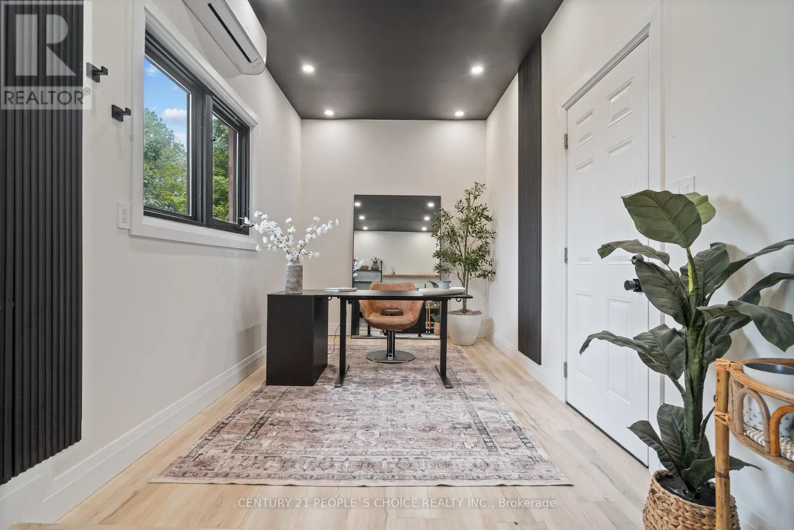 7 CARL CRESCENT