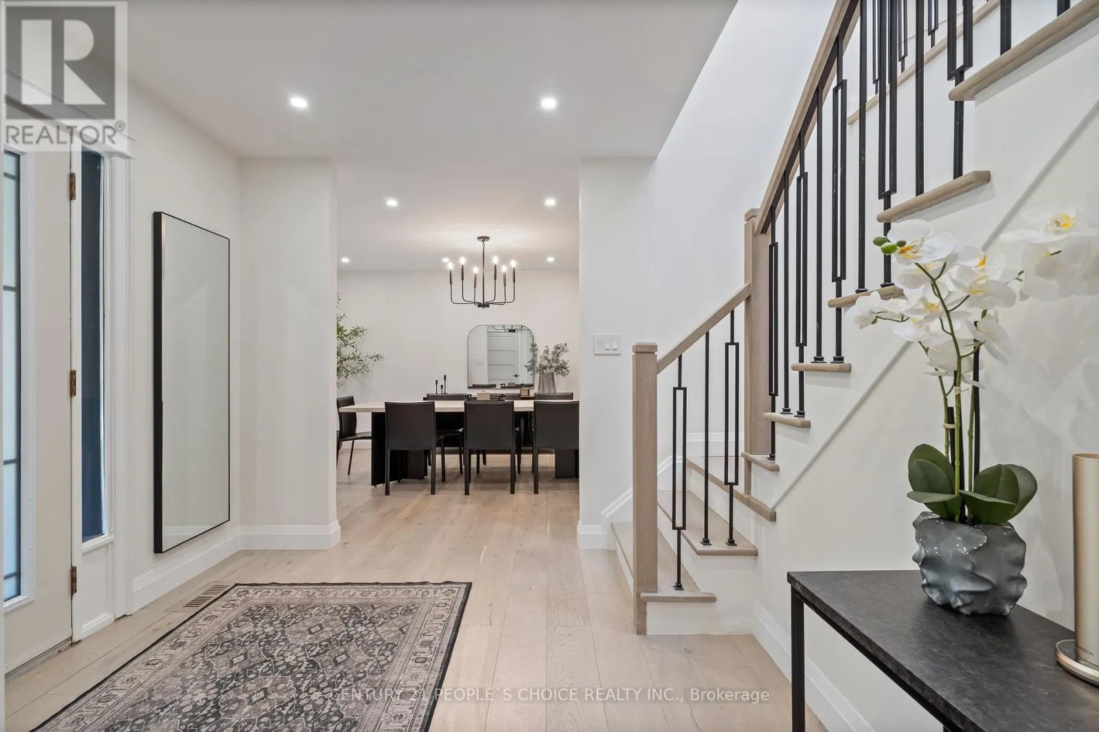 7 CARL CRESCENT