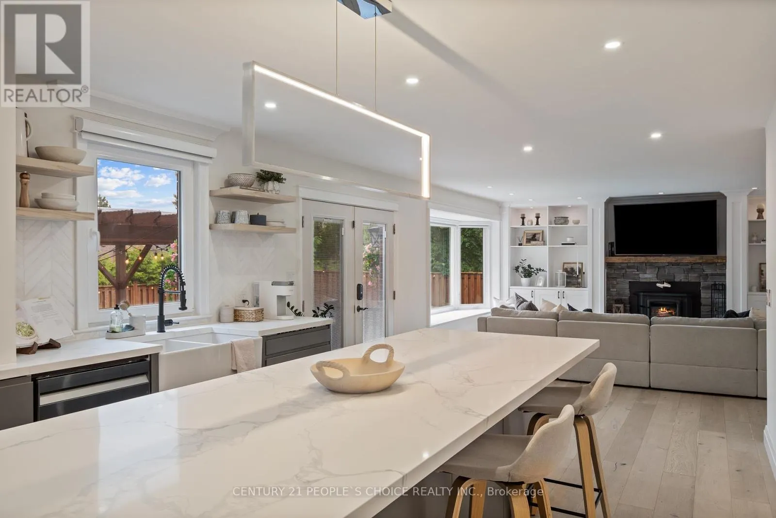 7 CARL CRESCENT