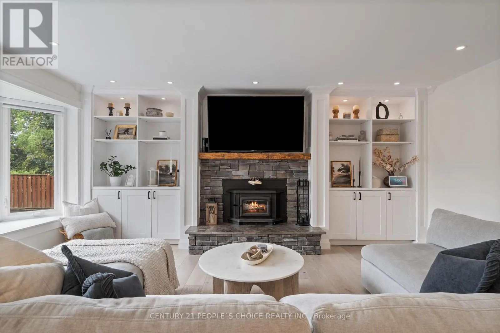 7 CARL CRESCENT