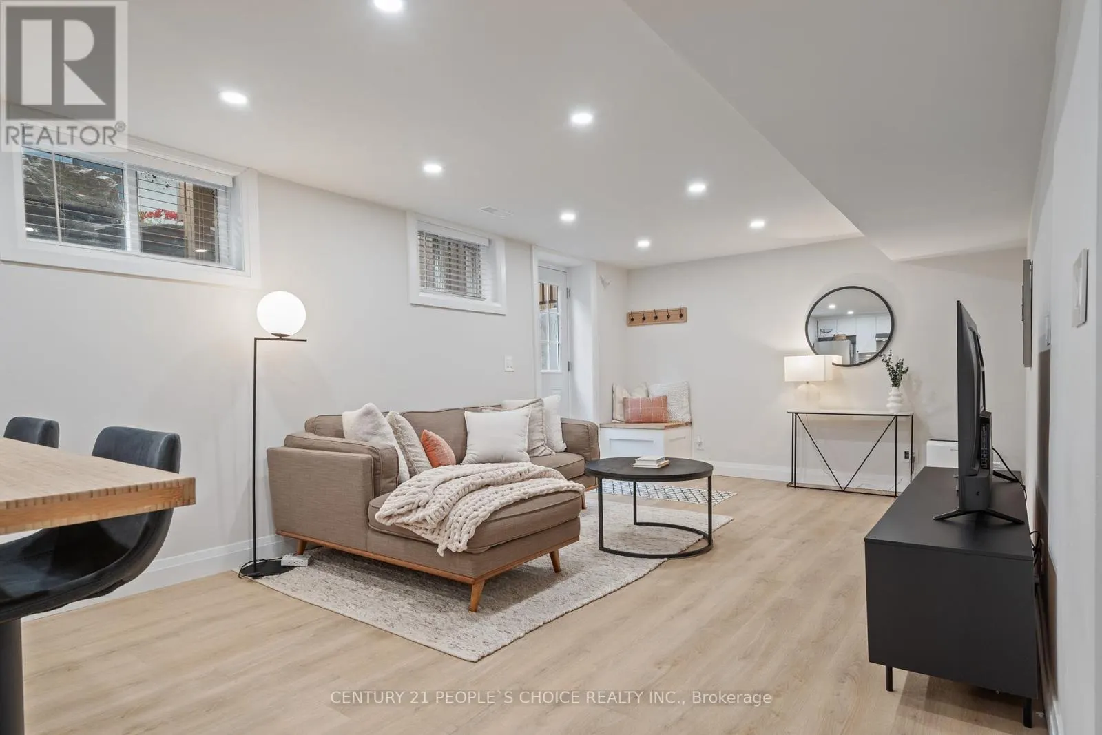 7 CARL CRESCENT