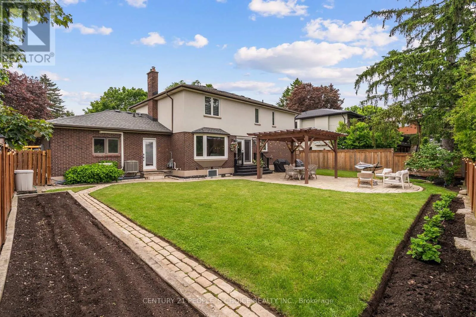 7 CARL CRESCENT
