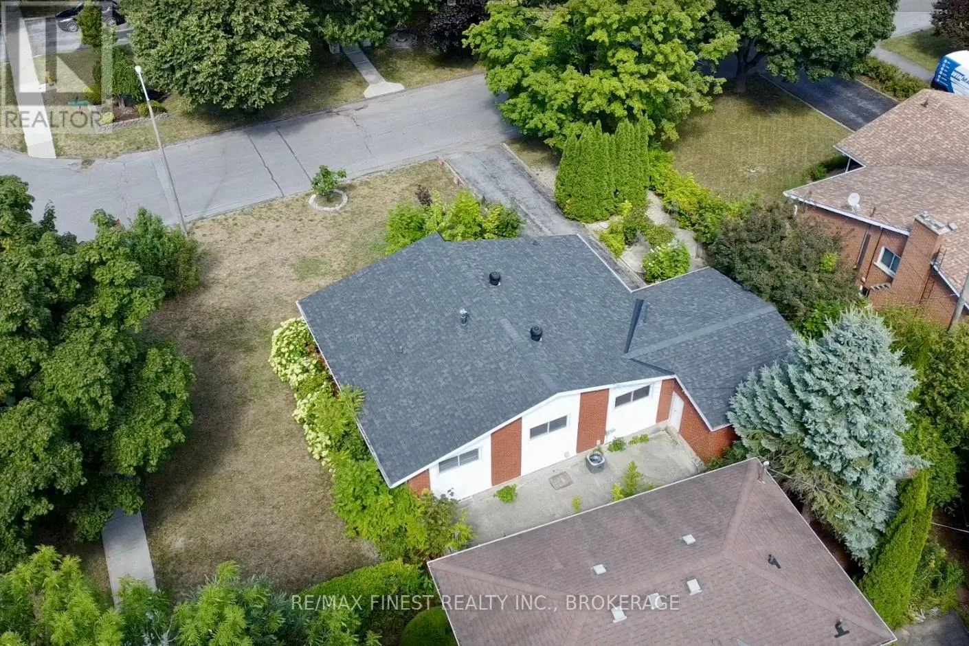 5 MICHAEL GRASS CRESCENT