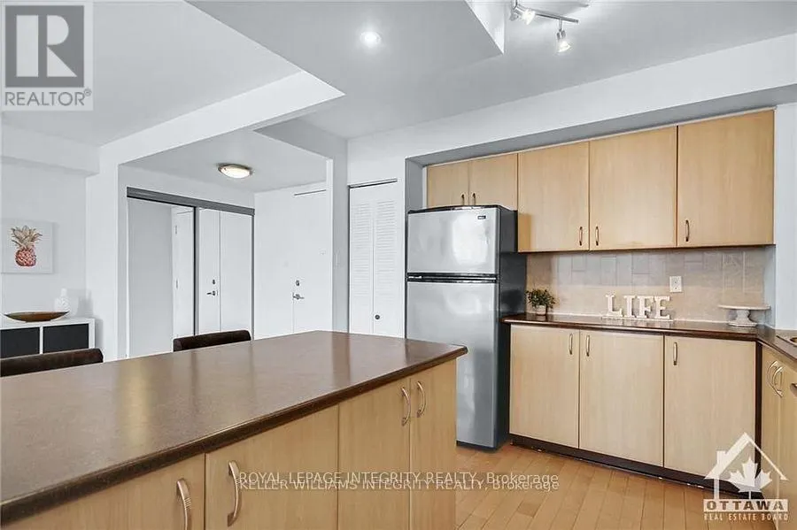 1412 - 2760 CAROUSEL CRESCENT