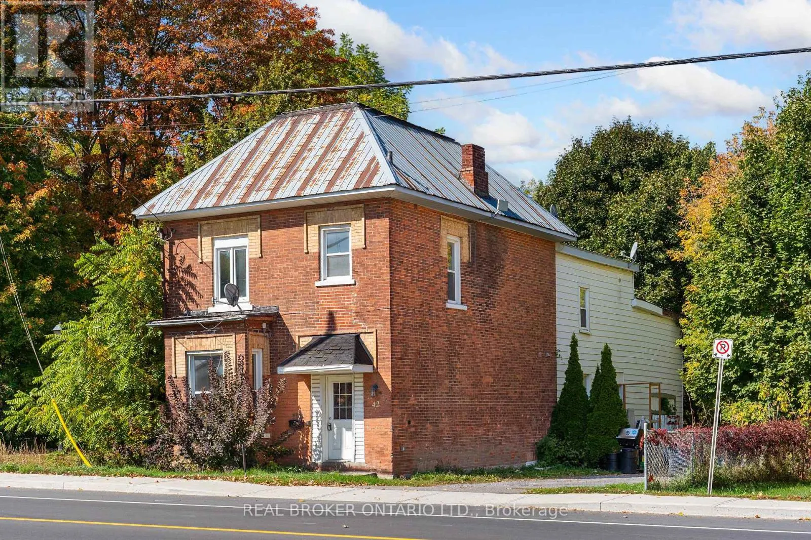 42 DANIEL STREET N