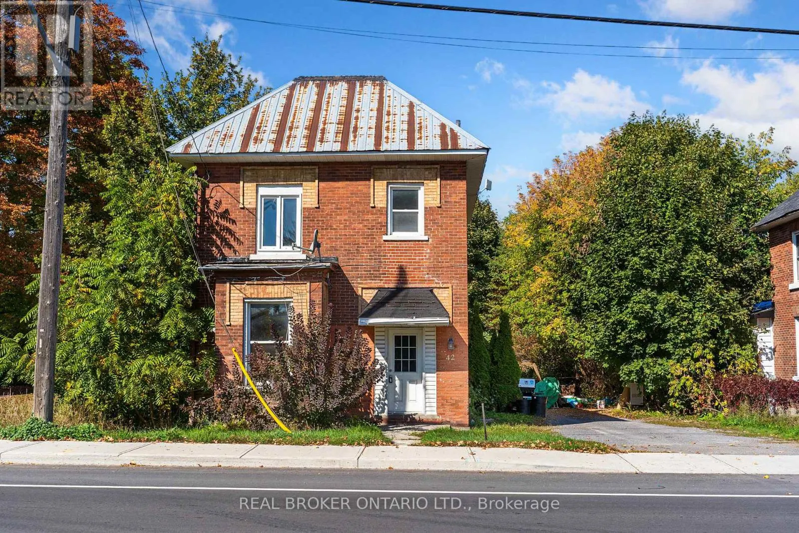 42 DANIEL STREET N