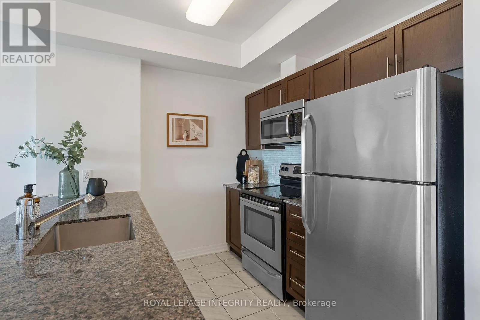 1208 - 90 LANDRY STREET