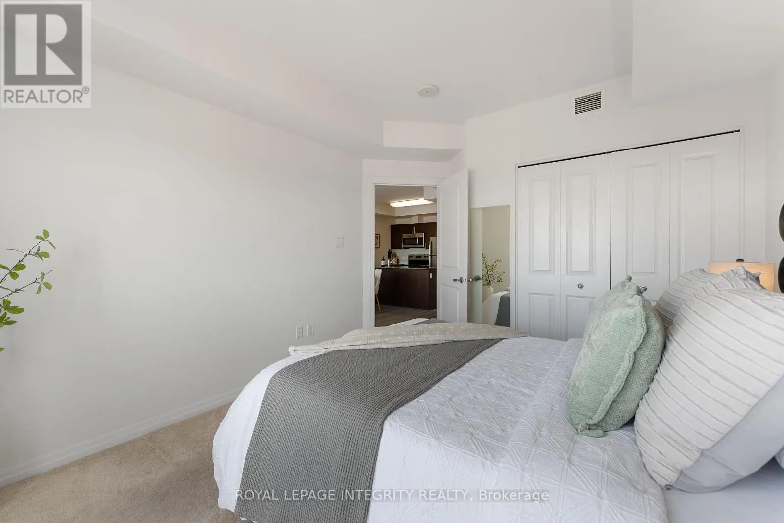 1208 - 90 LANDRY STREET