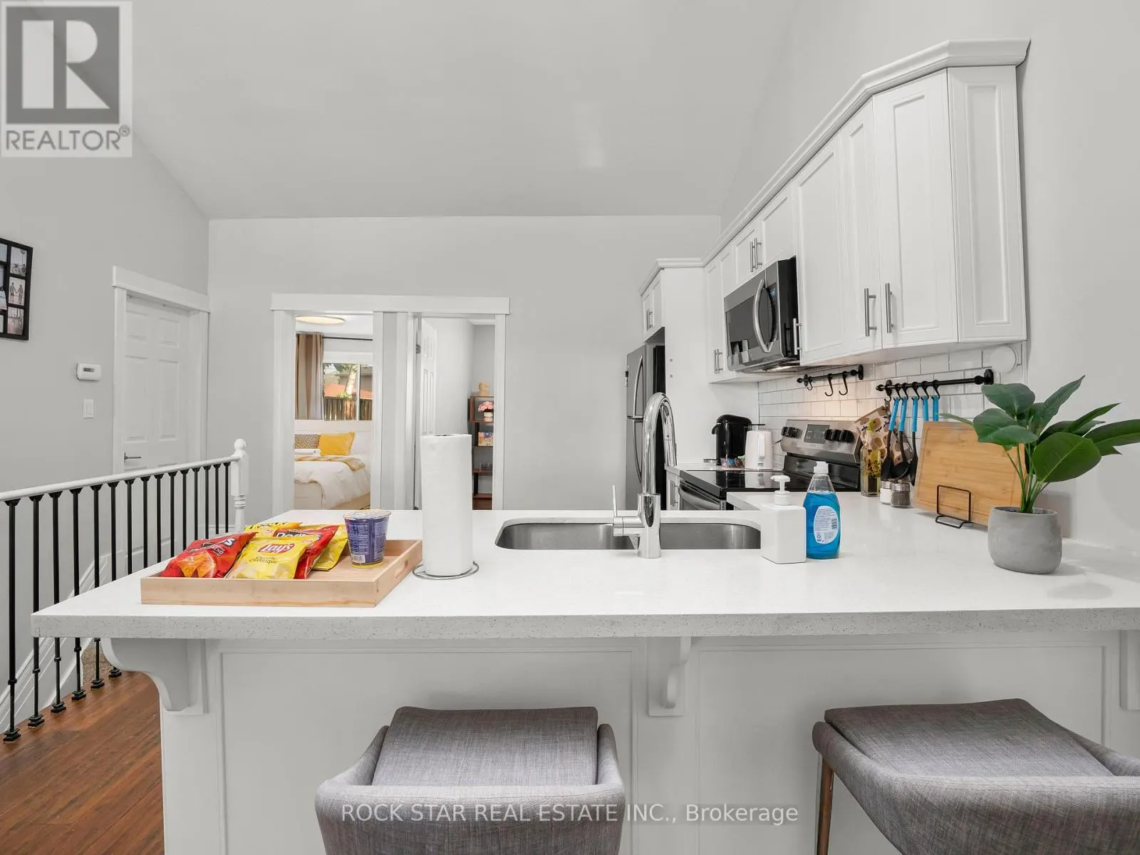 47 BURLINGTON STREET W