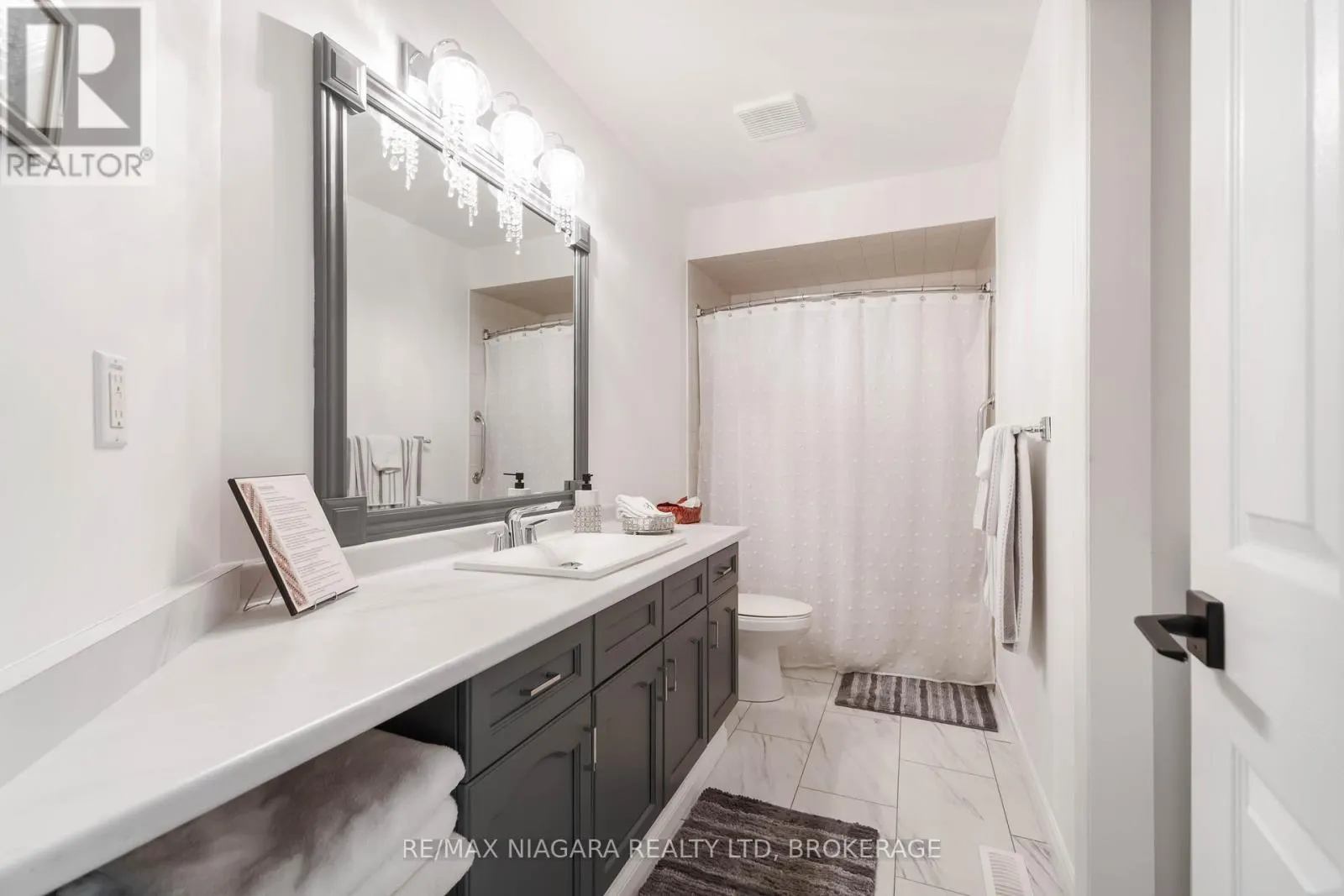14 - 165 MAIN STREET E, #14