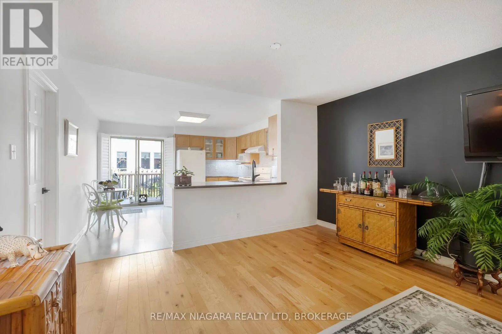 14 - 165 MAIN STREET E, #14